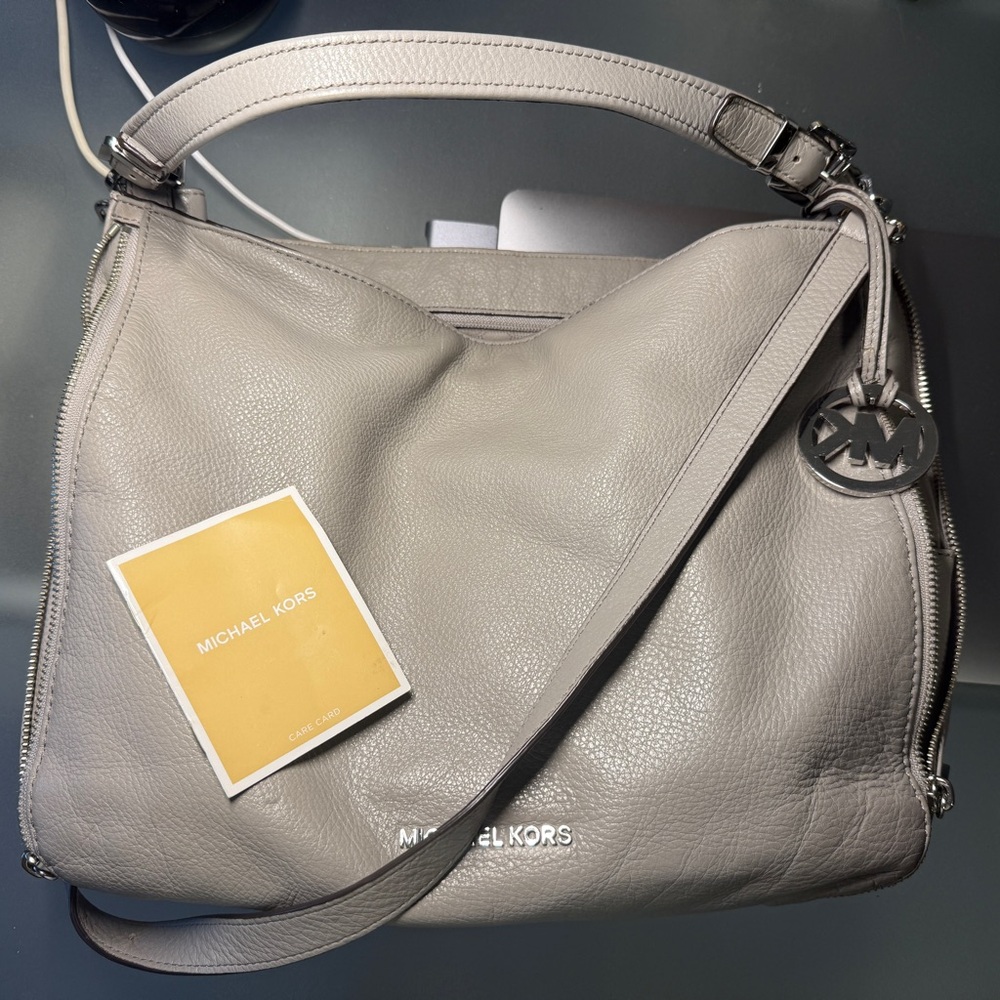 Michael Kors Light Gray Versatile Shoulder Bag